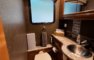 2018 Thor Motor Coach Aria 3901