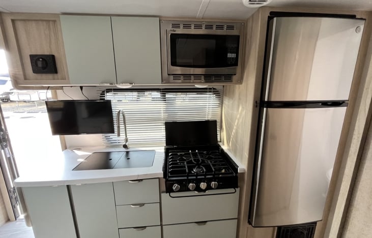 1.1 cu. ft. convection microwave
10.3 cu. ft. 12-volt refrigerator 
8 cu. ft. gas/electric refrigerator
Flip-up counter extension 
Recessed 2 burner cook-top w/glass cover 
Recessed 3 burner cook-top