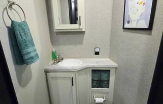 The Easy Living Retreat | Spacious RV + 1.5 Bath