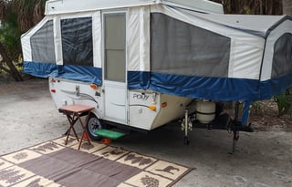 Cozy little Palomino Pony pop-up camper