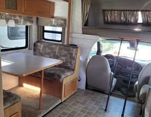Winnebago Outlook 27D