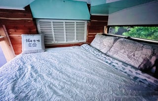 Luxury Off/On-Grid Modern City Bus, Tub & Slides!