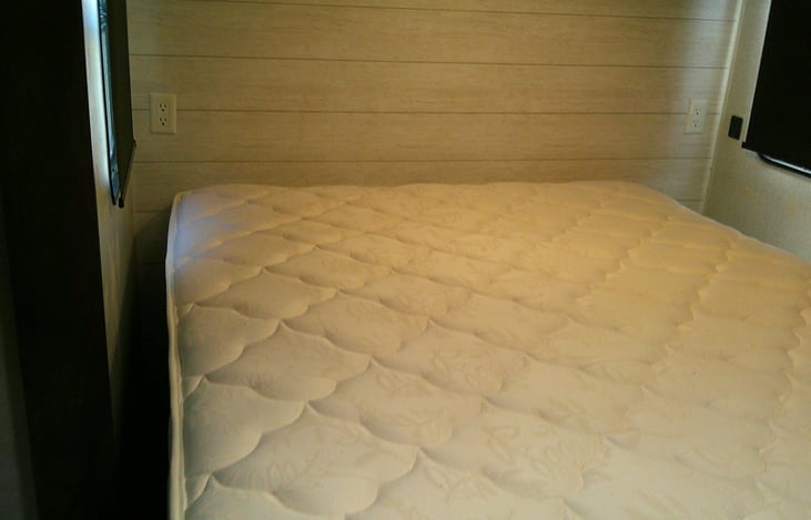 Private Master Bedroom with Queen Bed