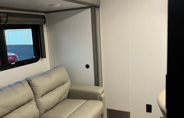 2nd bedroom/office--couch is also a full size pull out bed