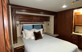 Delivery ONLY!!! 2013 Fleetwood RV Bounder 35K