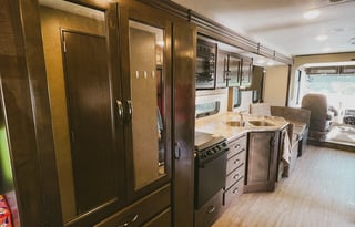 2019 Freedom Traveler—Spacious Family RV