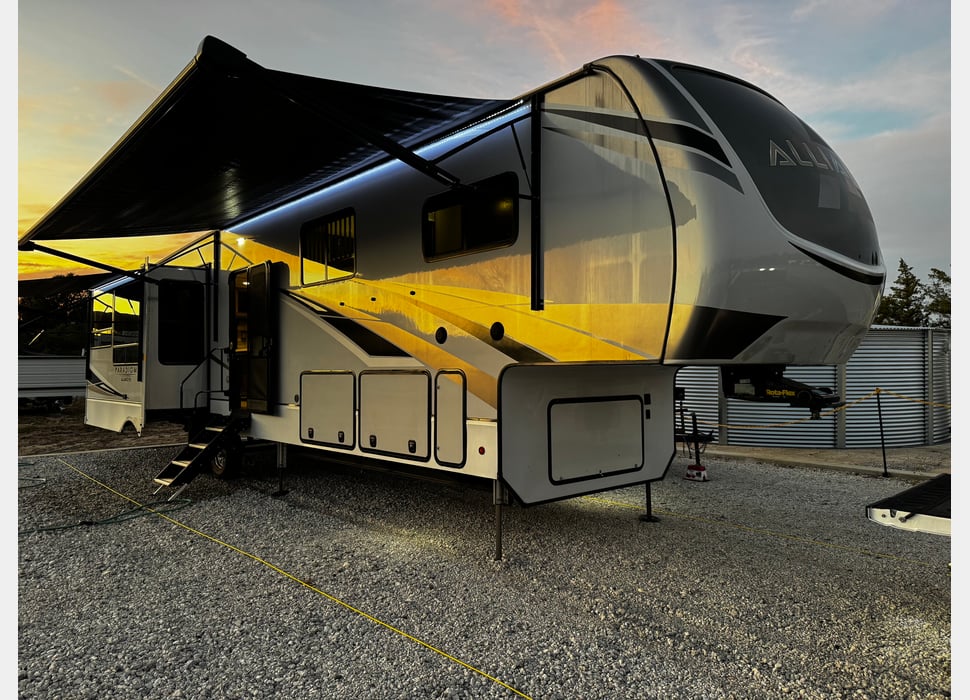 Fifth Wheel rentals in Chilton