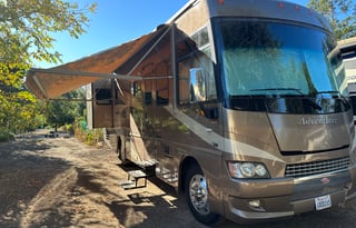 2008 Winnebago Adventurer 33C