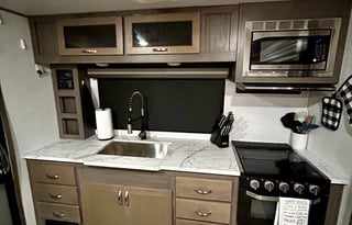 The Perfect Couples Getaway–King Bed + Cozy Vibes