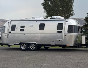 Airstream Flying Cloud 25FB Twin
