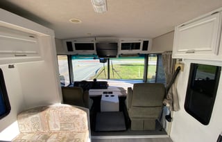 2002 Winnebago Sightseer 27C