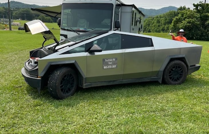 Boondocking using Cybertruck to power camper
