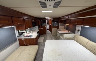 Beautiful Class A Fleetwood Discovery 39L -Fun for the family