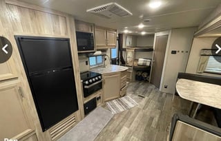 2021 Catalina Legacy Edition Floorplan: 263BHSCK
