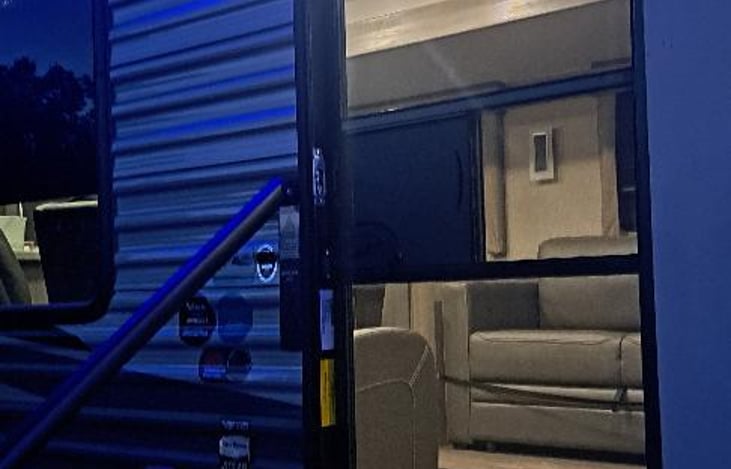 Exterior lighting with screen door