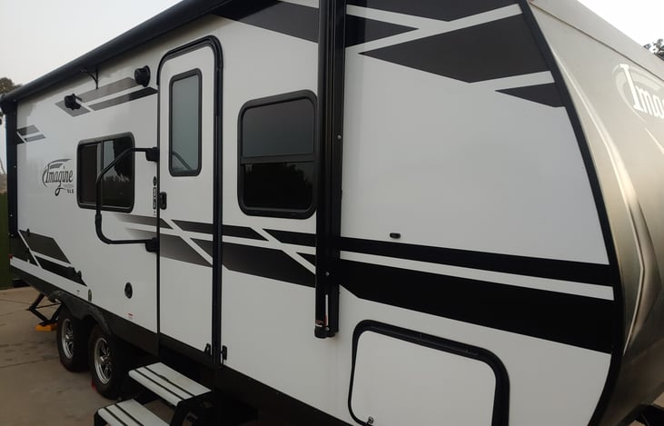 26 ft imagine very comfortable sleeps 3