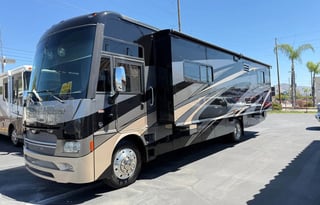 Luxury Winnebago:King Bed • FREE WiFi • Solar