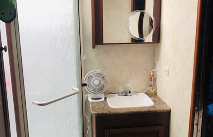 Full Bath - glass door