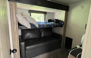 Luxury RV | Sleeps 10 | Bunkhouse & King Suite