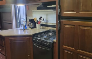 Cozy Furnished Bunkhouse- No Stress Delivery Only