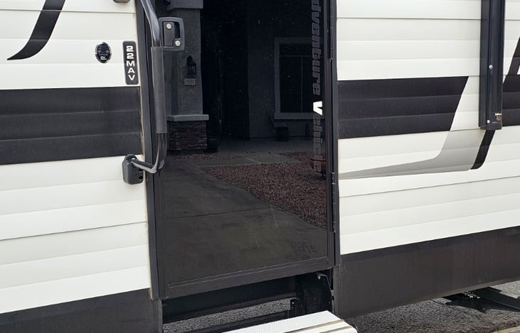 Easy entry with sturdy steps and screen door
