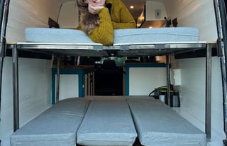 Beautiful 4x4 Mercedes 170 sprinter sleeps 5