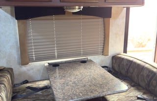 Spacious & Fully Equipped Class A RV – Sleeps 8