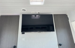 **2024 RV Rental – Your Home on Wheels!**