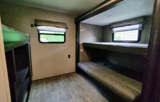 Family Friendly 10 Person with Outdoor Items