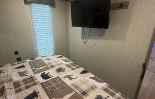 Alpha Wolf Retreat | Pet Friendly & Delivery