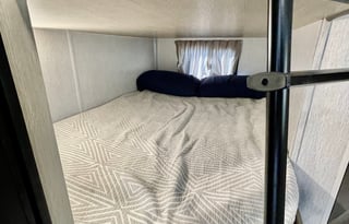 2023 easy to pull sleeps 8 17 ft bunk house