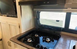 Upgraded Boondocking System!  Geopro 19FBS Rental!