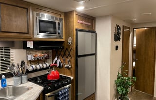 Donna's Cozy Retreat     -     2018 Zinger 30BQ