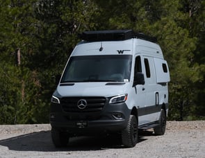 Winnebago Revel 44E