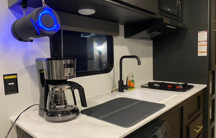 Luxury kitchen will be in your service while you're camping. Plus, you will also have a bluetooth speaker that can completely change the atmosphere.