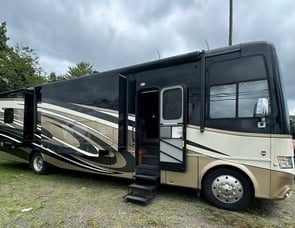 Newmar Canyon Star 3953