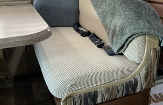 2 AC Units & 5 TVs! Satellite Dish & Dual Battery.