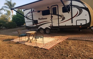 GLAMP IN STYLE: LUXURY 2 BED/1BA, FULL KITCHEN, TV