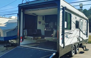 Super Light Toy Hauler, Sleeps 6, Lots of Extras!