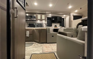 NEW Fully Equipped Quantum Bunkhouse With Solar!