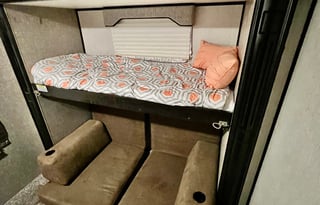 3 slides, Sleeps 10, 2 bedroom, Outdoor kitchen