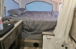 Like new Popup camper with A/C