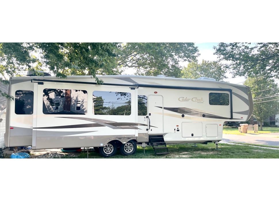Fifth Wheel rentals in SEWELL