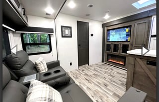 ULTIMATE ESCAPE IN OUR COZY CAMPER