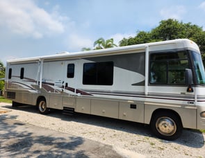 Winnebago Adventurer 38Q