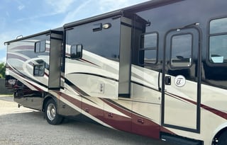 * 2013 Tiffin Allegro Open Road qba with BUNKS *