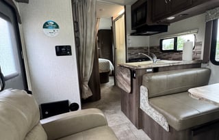 SNACKS-NAPS-MAPS! 2019 Coachmen RV Freelander 27QB