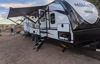 Family and Pet friendly mobile bunkhouse Mansion!