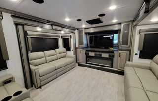 Montana Legacy | Large Luxurious RV with 5 slides