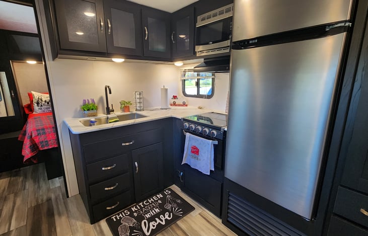 Cozy kitchen with Lil oven full size fridge and kitchen stock with main essential!! Just bring grocery and ready to go